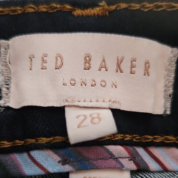 Women's Denim Embroidery Scalloped  Hem Jeans - Picture 2 of 16